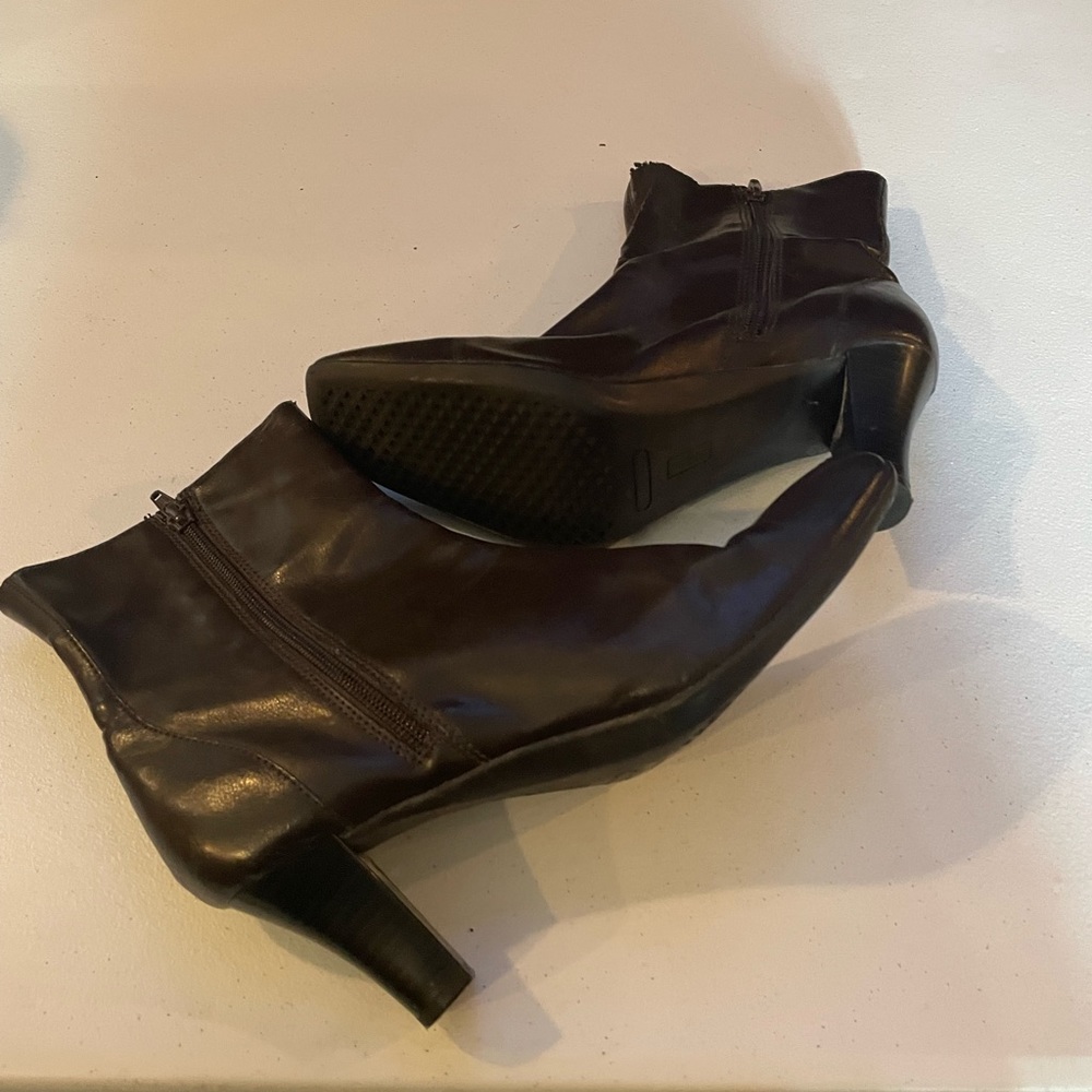 “AEROSOLS” Flexation Brown Square Toed Booties